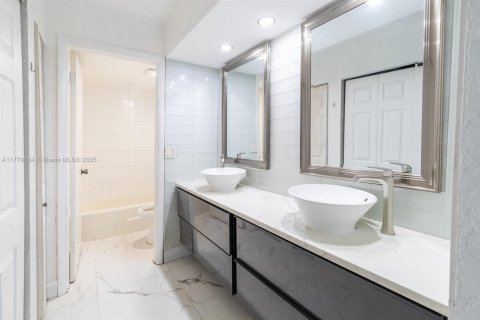 Condominio en venta en Lauderhill, Florida, 3 dormitorios, 162.58 m2 № 1964184 - foto 14