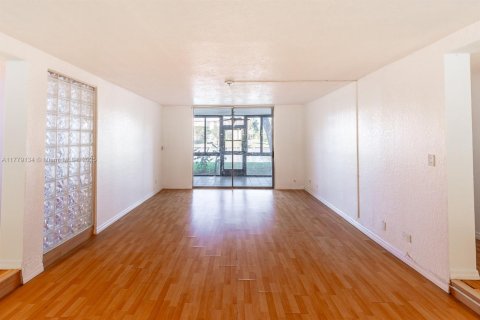 Condominio en venta en Lauderhill, Florida, 3 dormitorios, 162.58 m2 № 1964184 - foto 8