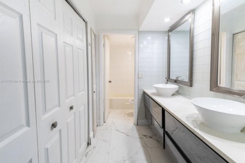 Condominio en venta en Lauderhill, Florida, 3 dormitorios, 162.58 m2 № 1964184 - foto 13