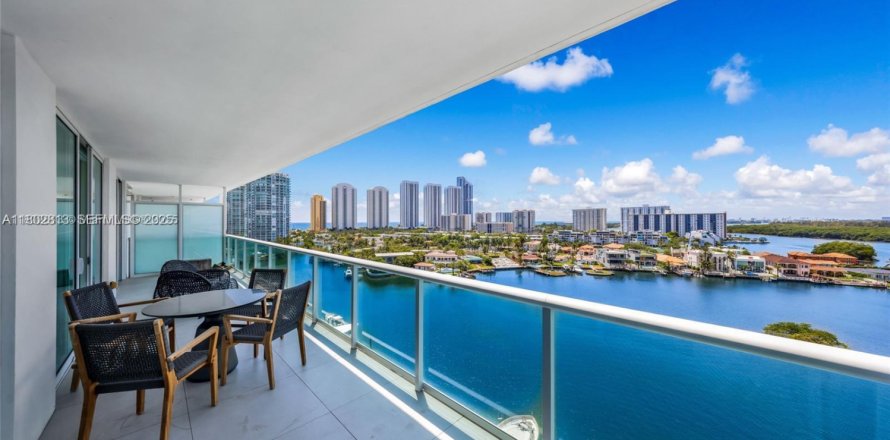 Condo à Sunny Isles Beach, Floride, 2 chambres  № 2079988
