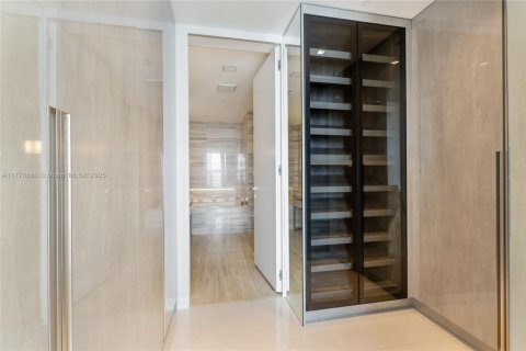 Copropriété à louer à Sunny Isles Beach, Floride: 3 chambres, 210.98 m2 № 1705726 - photo 12