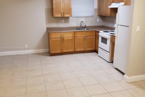 House in Pompano Beach, Florida 2 bedrooms № 1941282 - photo 2