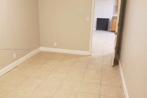 House in Pompano Beach, Florida 2 bedrooms № 1941282 - photo 14