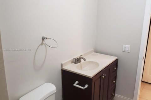 House in Pompano Beach, Florida 2 bedrooms № 1941282 - photo 17
