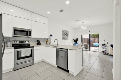 Adosado en venta en Homestead, Florida, 4 dormitorios, 157.47 m2 № 2045111 - foto 9