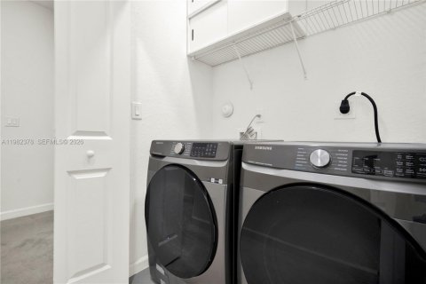 Adosado en venta en Homestead, Florida, 4 dormitorios, 157.47 m2 № 2045111 - foto 24