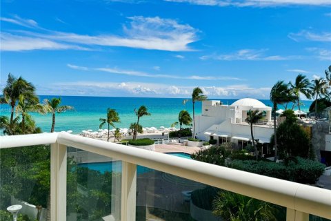 Купить кондоминиум в Санни-Айлс-Бич, Флорида 2 спальни, 129.04м2, № 1929399 - фото 1
