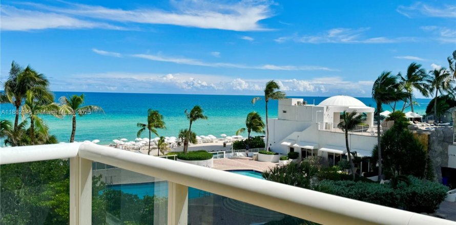 Кондоминиум с 2 спальнями в Санни-Айлс-Бич, Флорида № 1929399