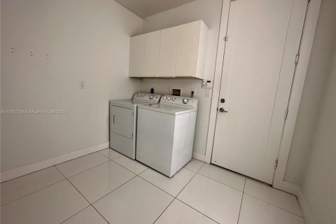 Copropriété à louer à Doral, Floride: 3 chambres, 204.38 m2 № 1632806 - photo 14
