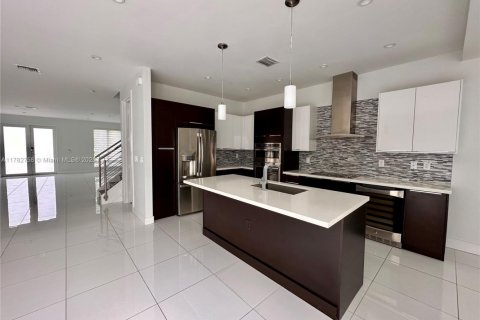 Copropriété à louer à Doral, Floride: 3 chambres, 204.38 m2 № 1632806 - photo 5