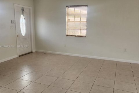House in Miami Gardens, Florida 3 bedrooms, 106.28 sq.m. № 1811370 - photo 14