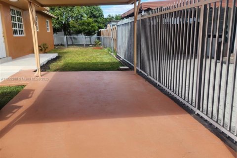 House in Miami Gardens, Florida 3 bedrooms, 106.28 sq.m. № 1811370 - photo 8