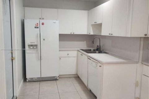 House in Miami Gardens, Florida 3 bedrooms, 106.28 sq.m. № 1811370 - photo 16