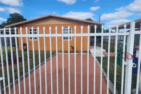 House in Miami Gardens, Florida 3 bedrooms, 106.28 sq.m. № 1811370 - photo 3