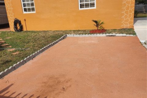 House in Miami Gardens, Florida 3 bedrooms, 106.28 sq.m. № 1811370 - photo 4