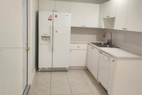 House in Miami Gardens, Florida 3 bedrooms, 106.28 sq.m. № 1811370 - photo 17