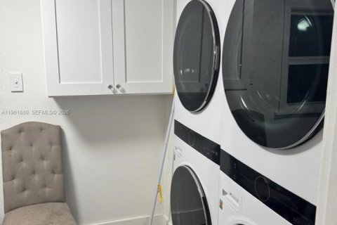 Casa en alquiler en Jacksonville, Florida, 6 dormitorios № 2024669 - foto 7