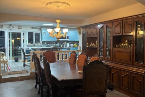 Casa en alquiler en Jacksonville, Florida, 6 dormitorios № 2024669 - foto 4