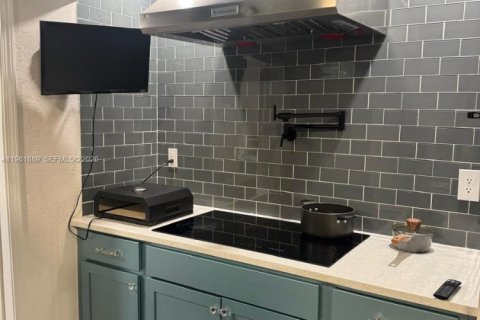 Casa en alquiler en Jacksonville, Florida, 6 dormitorios № 2024669 - foto 5