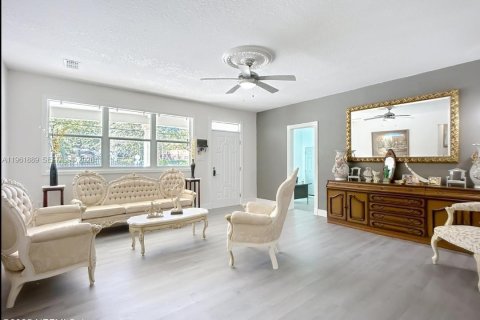 Casa en alquiler en Jacksonville, Florida, 6 dormitorios № 2024669 - foto 3