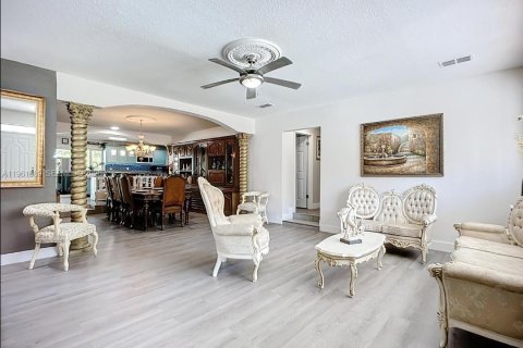 Casa en alquiler en Jacksonville, Florida, 6 dormitorios № 2024669 - foto 2