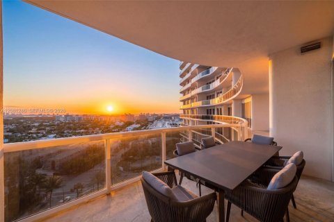 Condo in Bal Harbour, Florida, 2 bedrooms  № 2340877