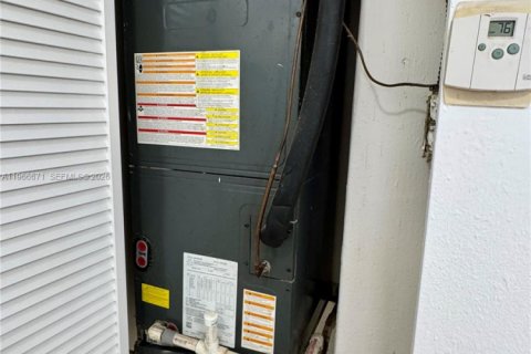 Снять в аренду таунхаус в Майами, Флорида 2 спальни, 99.87м2, № 2028883 - фото 26