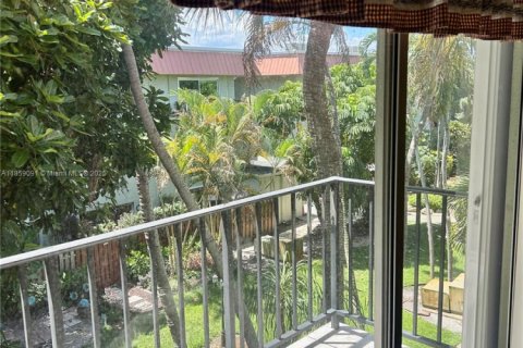 Condo in Oakland Park, Florida, 2 bedrooms  № 1887447 - photo 2