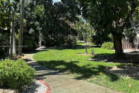 Condo in Oakland Park, Florida, 2 bedrooms  № 1887447 - photo 22