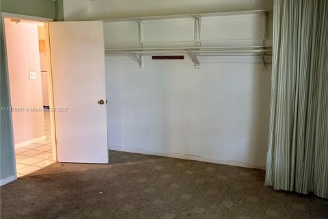 Condo in Oakland Park, Florida, 2 bedrooms  № 1887447 - photo 17