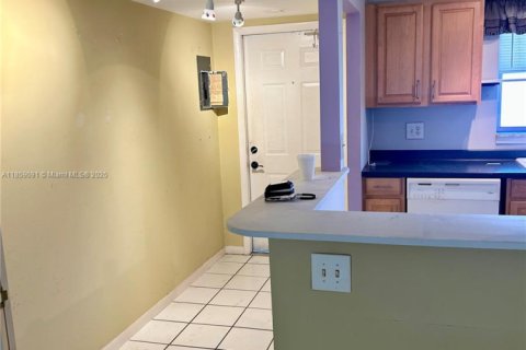 Condo in Oakland Park, Florida, 2 bedrooms  № 1887447 - photo 5