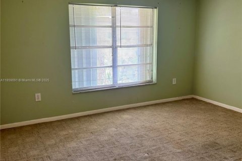 Condo in Oakland Park, Florida, 2 bedrooms  № 1887447 - photo 19