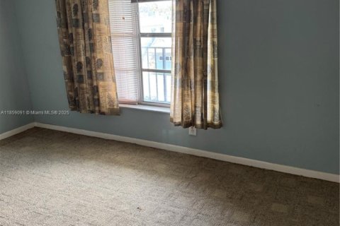 Condo in Oakland Park, Florida, 2 bedrooms  № 1887447 - photo 14