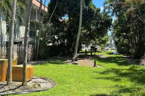 Condo in Oakland Park, Florida, 2 bedrooms  № 1887447 - photo 21