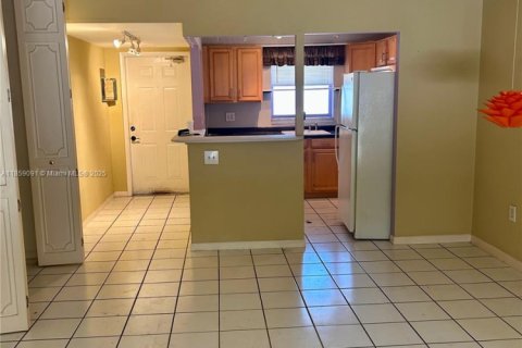 Condo in Oakland Park, Florida, 2 bedrooms  № 1887447 - photo 8