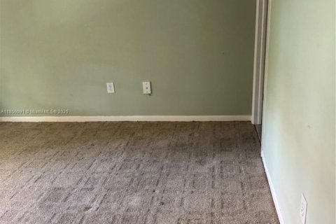 Condo in Oakland Park, Florida, 2 bedrooms  № 1887447 - photo 11