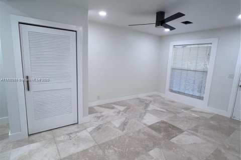 House in Hollywood, Florida 3 bedrooms, 118.64 sq.m. № 1986461 - photo 6