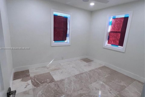 House in Hollywood, Florida 3 bedrooms, 118.64 sq.m. № 1986461 - photo 7