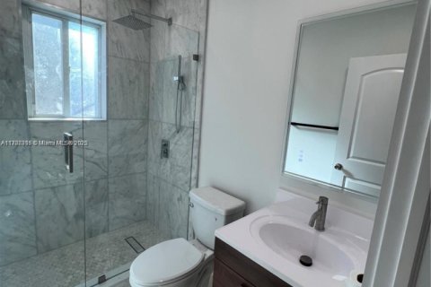 House in Hollywood, Florida 3 bedrooms, 118.64 sq.m. № 1986461 - photo 10