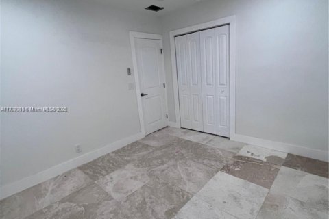 House in Hollywood, Florida 3 bedrooms, 118.64 sq.m. № 1986461 - photo 9