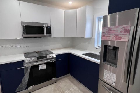 House in Hollywood, Florida 3 bedrooms, 118.64 sq.m. № 1986461 - photo 4