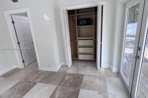 House in Hollywood, Florida 3 bedrooms, 118.64 sq.m. № 1986461 - photo 14