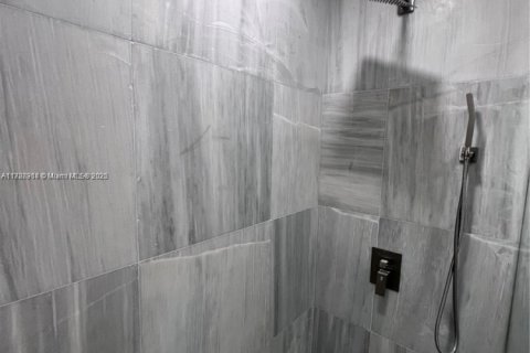 House in Hollywood, Florida 3 bedrooms, 118.64 sq.m. № 1986461 - photo 13