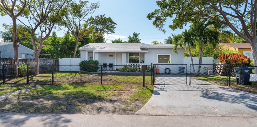 House in Hollywood, Florida 3 bedrooms, 118.64 sq.m. № 1986461