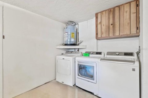House in Port Richey, Florida 2 bedrooms, 96.99 sq.m. № 1430551 - photo 24