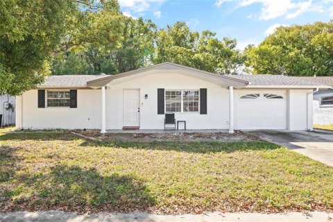 House in Port Richey, Florida 2 bedrooms, 96.99 sq.m. № 1430551 - photo 1