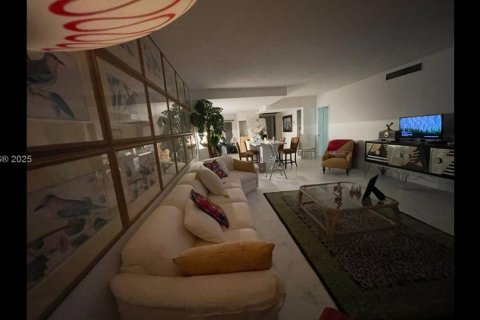 Купить кондоминиум в Помпано-Бич, Флорида 3 спальни, 129.13м2, № 1940316 - фото 2