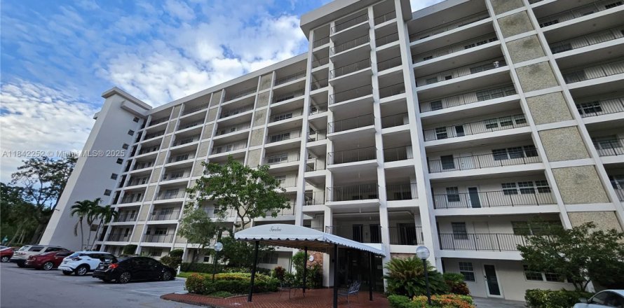 Кондоминиум с 3 спальнями в Помпано-Бич, Флорида № 1940316