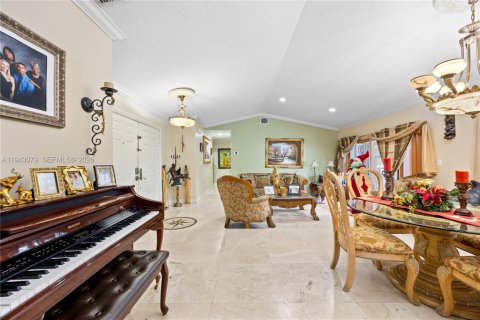 Villa ou maison à vendre à Miami, Floride: 3 chambres, 165.92 m2 № 2055088 - photo 6