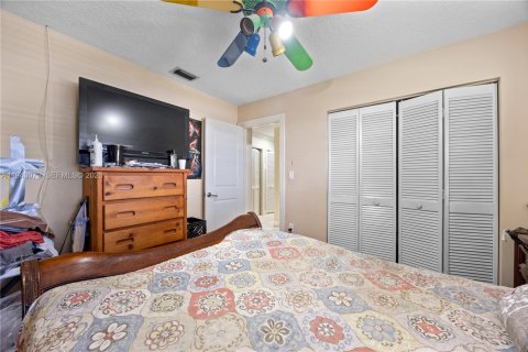 Villa ou maison à vendre à Miami, Floride: 3 chambres, 165.92 m2 № 2055088 - photo 18